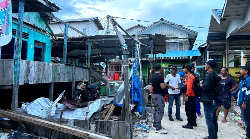TRC BPBD Paser Inventarisir kerusakan akibat puting beliung di Tanjung Aru